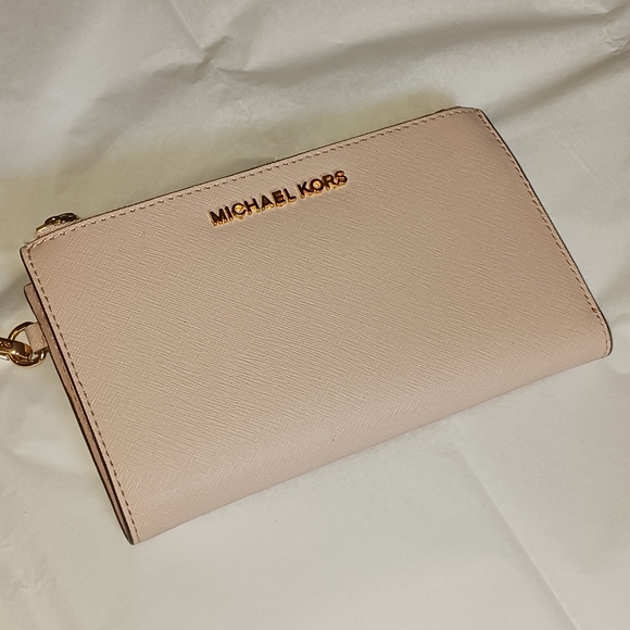 NWOT! MICHAEL KORS WRISTLET (OVERSIZED, DOUBLE ZIPPER) - Picture 2 of 13